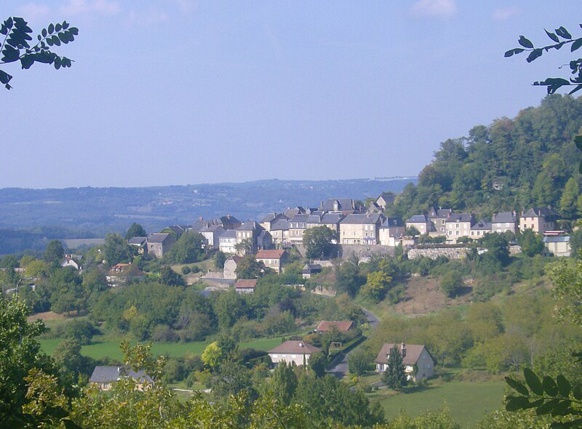 La Commune d'Ayen (Corrèze) a délibéré à l'unanimité en 2023 pour l'ouverture d'une filière d'enseignement bilingue (photo Wikipédia DR)