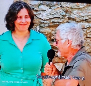 A Ostana, JF Brun (Pen Club d'Oc) félicite Sarà Laurens (photo France 3 Vaquí DR)