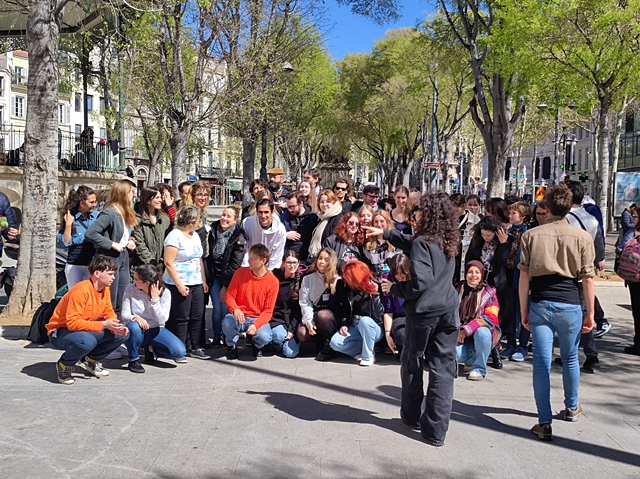 Venus de Lille, Berlin, Paris, Brno ou Naples, une petite centaine d'universitaires Catalans, Valencians et Baléars ont débattu avec l'occitanisme provençal après la diffusion d'une vidéo de notre journal sur la pratique de Castells humains, parlant catalan et sous titré en occitan provençal (photo MN)